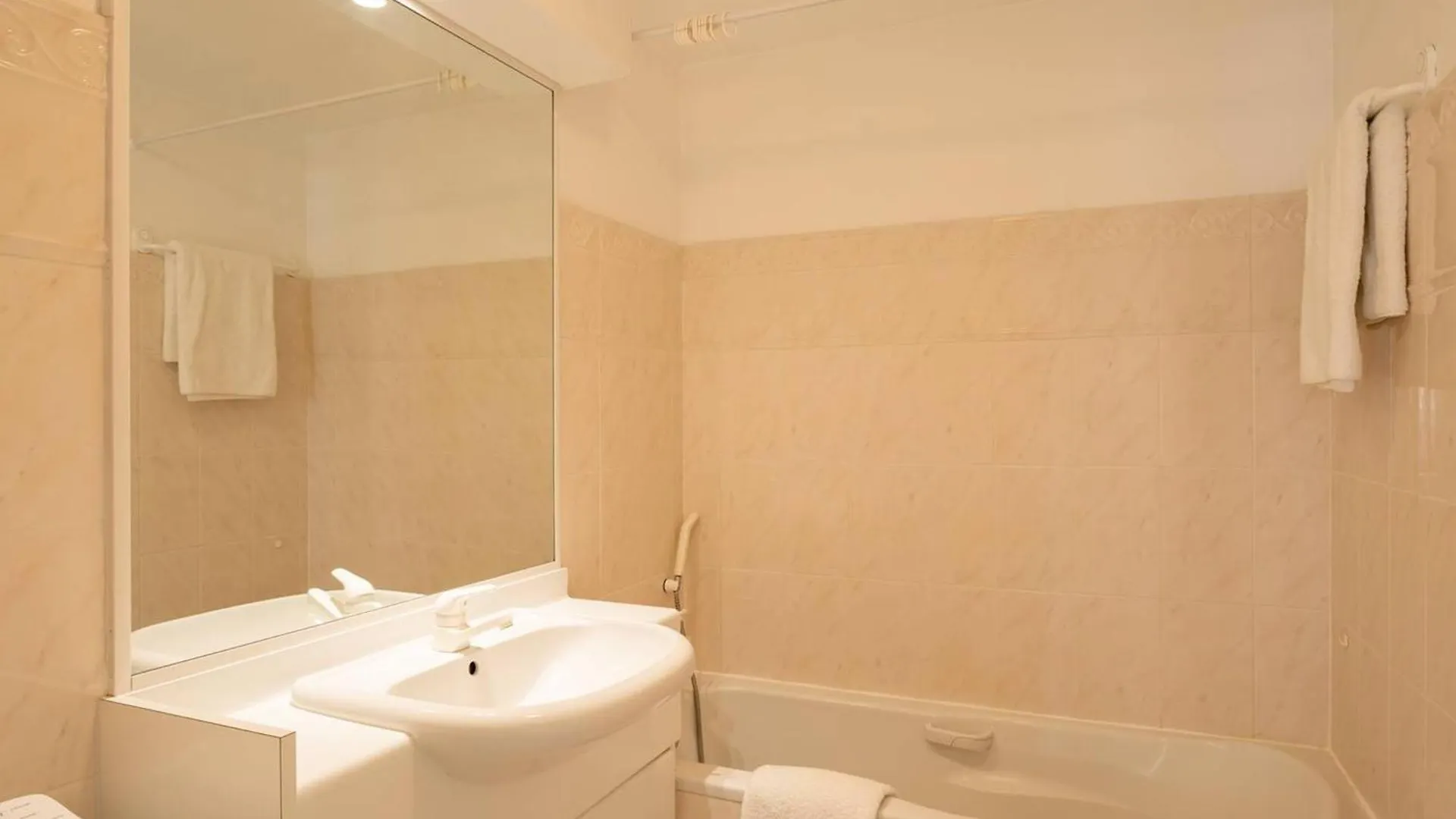 Appartement 3P A Carnac Avec Piscine Chauffee - Proche Plage Et Thalasso - Fr-1-477-102 France